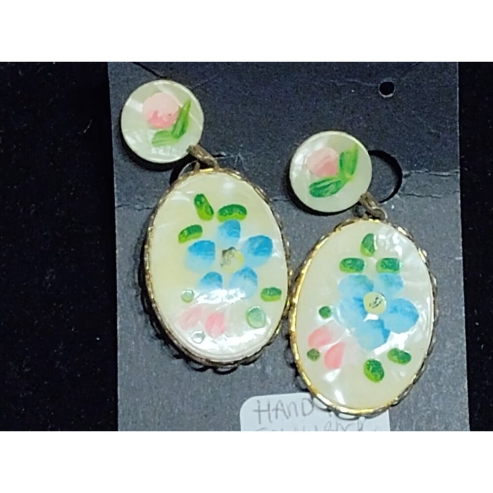 VTG Mother Of Pearl Hand Painted screw back Earring  SpringtimeArt